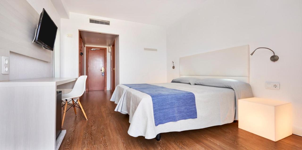 Globales Cala'N Bosch Hotel Cala en Bosc Exterior photo
