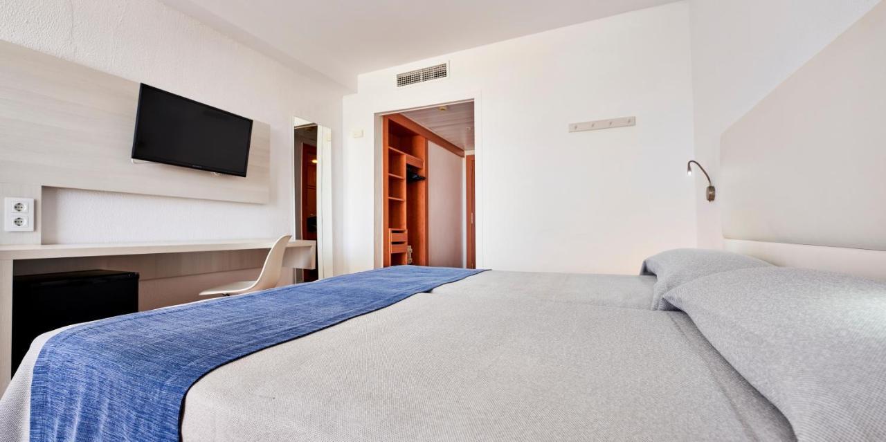 Globales Cala'N Bosch Hotel Cala en Bosc Exterior photo